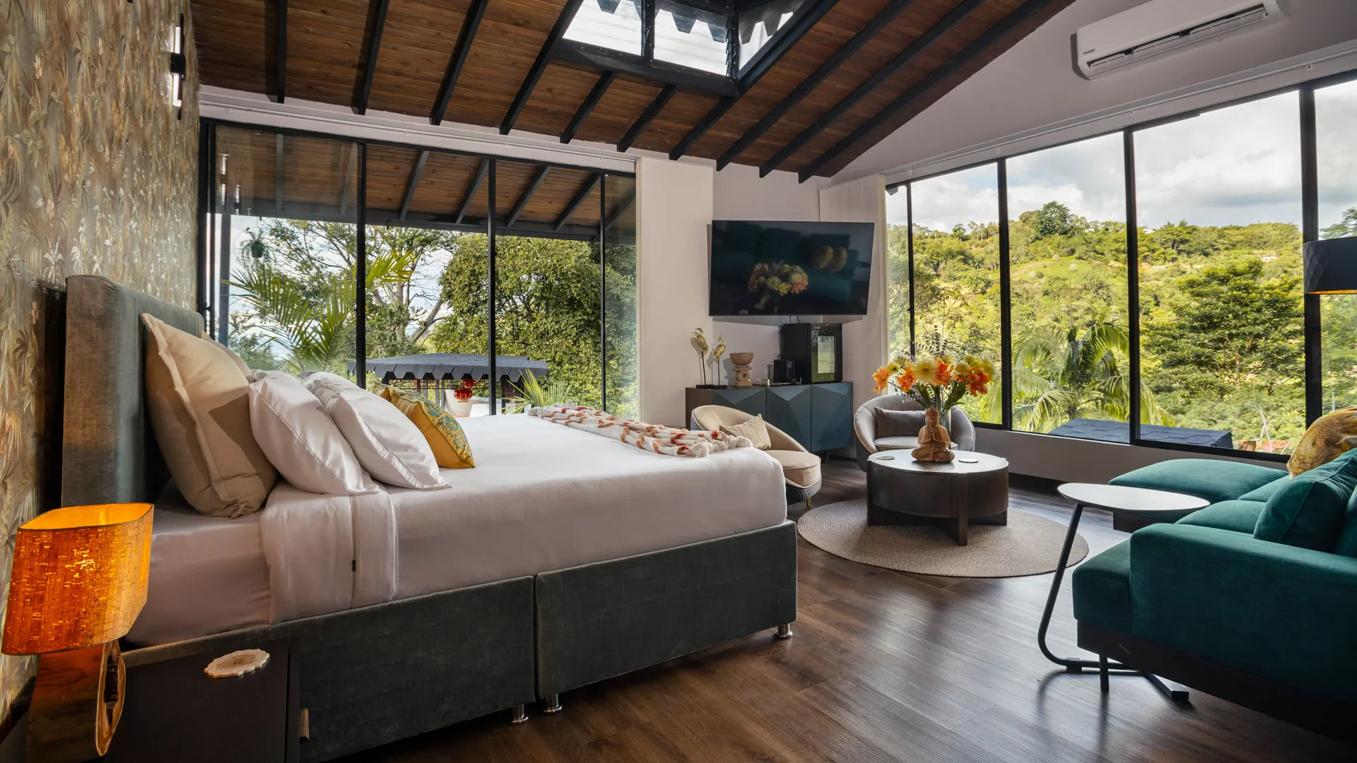 Suite Kuinsuito interior with private jacuzzi